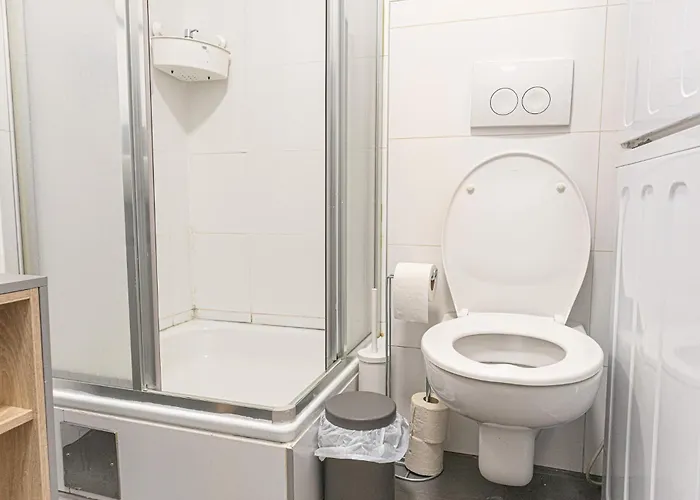 Chic 1br And 1lr With Kingbed, 9 Min To Center Via Metro *