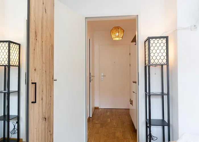 Chic 1br And 1lr With Kingbed, 9 Min To Center Via Metro * Відень