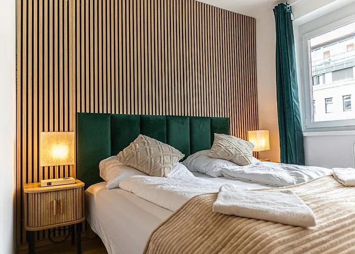 Chic 1br And 1lr With Kingbed, 9 Min To Center Via Metro Відень