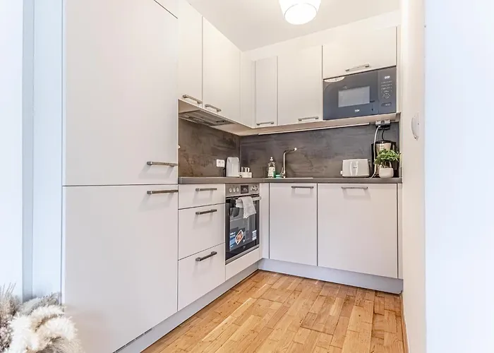 Апартаменти Chic 1br And 1lr With Kingbed, 9 Min To Center Via Metro *