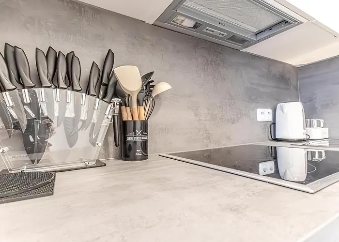 Апартаменти Chic 1br And 1lr With Kingbed, 9 Min To Center Via Metro Відень