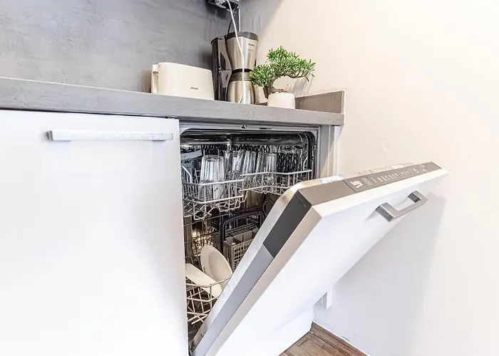 Апартаменти Chic 1br And 1lr With Kingbed, 9 Min To Center Via Metro