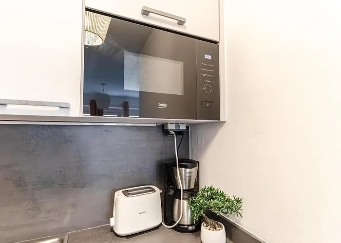 Апартаменти Chic 1br And 1lr With Kingbed, 9 Min To Center Via Metro Відень